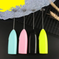 HIASDFLS Montalatte Palmare A Batteria Da 2 Pezzi - Frusta Elettrica Montalatte Agitatore A Batteria, Schiumalatte Manuale, Mini Miscelatore Per Caffè A Prova Di Proiettile, Cappuccino, Latte, Frappe 8 HIASDFLS Montalatte Palmare A Batteria Da 2 Pezzi - Frusta Elettrica Montalatte Agitatore A Batteria, Schiumalatte Manuale, Mini Miscelatore Per Caffè A Prova Di Proiettile, Cappuccino, Latte, Frappe -Rowentus Negozio 59383202 3