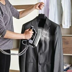 Polti Vaporella 2H Pro Kalstop, Ferro Da Stiro A Vapore Con Caldaia, Tappo Di Sicurezza, 3 Bar, 20 Fiale Di Kalstop Incluse, Grigio/Nero 8 Polti Vaporella 2H Pro Kalstop, Ferro Da Stiro A Vapore Con Caldaia, Tappo Di Sicurezza, 3 Bar, 20 Fiale Di Kalstop Incluse, Grigio/Nero -Rowentus Negozio 70711010 3