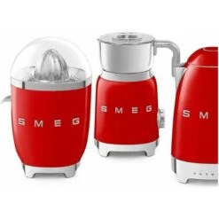 Smeg CJF01RDEU Estetica 50's Style Spremiagrumi Elettrico Con Beccuccio Antigoccia In Acciaio Inox E Chiusura A Scatto Potenza 70 W Rosso -Rowentus Negozio 97235298 3